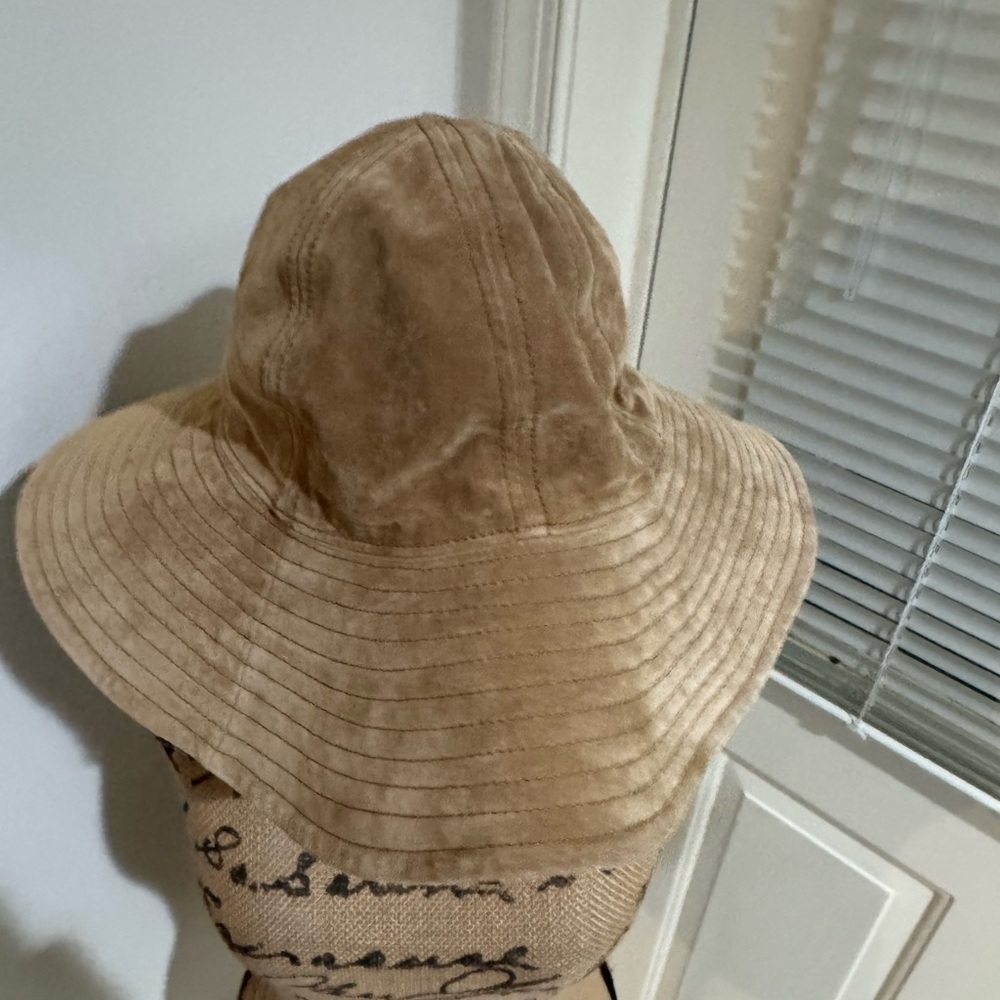 NWT Wilson Leather Stylish Tan Women's suede Hat